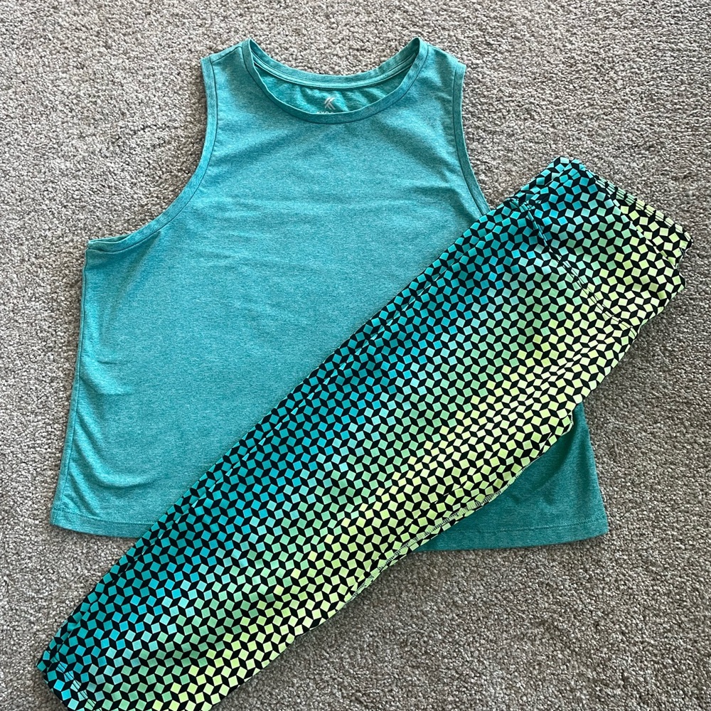 Teal Tank Top and Patterned Leggings Set